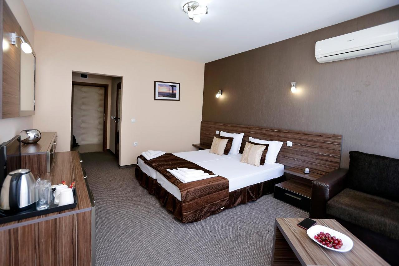 פומורי Coral Hotel מראה חיצוני תמונה
