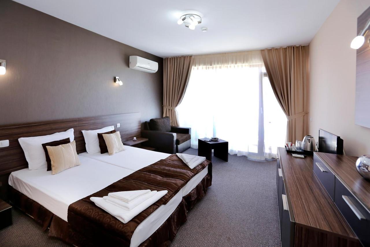 פומורי Coral Hotel מראה חיצוני תמונה