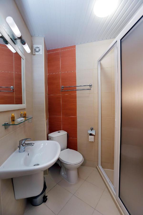 פומורי Coral Hotel מראה חיצוני תמונה