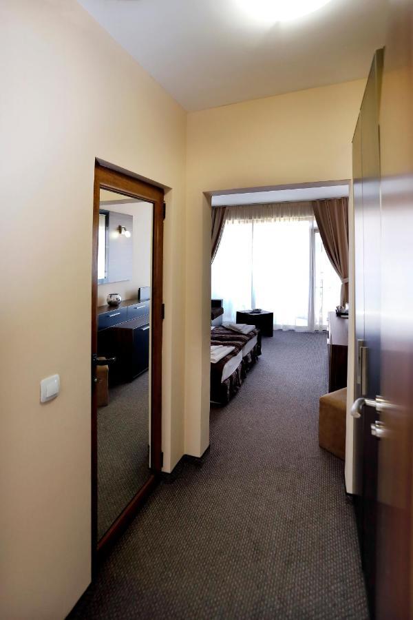 פומורי Coral Hotel מראה חיצוני תמונה